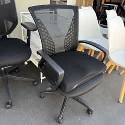 Swivel Adjustable Height Mesh Desk Chair Very Good Condition
