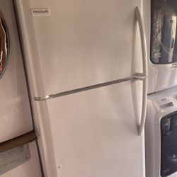 Frigidaire Top -Freezer Refrigerator 