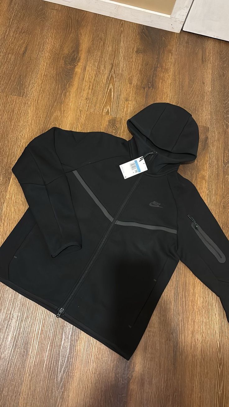 new black nike tech