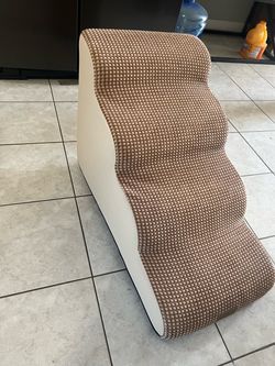 Cost stairs for pet dog or cat like new asking $10
