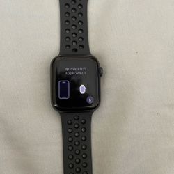 Apple watch SE 44mm w/ wristband space grey