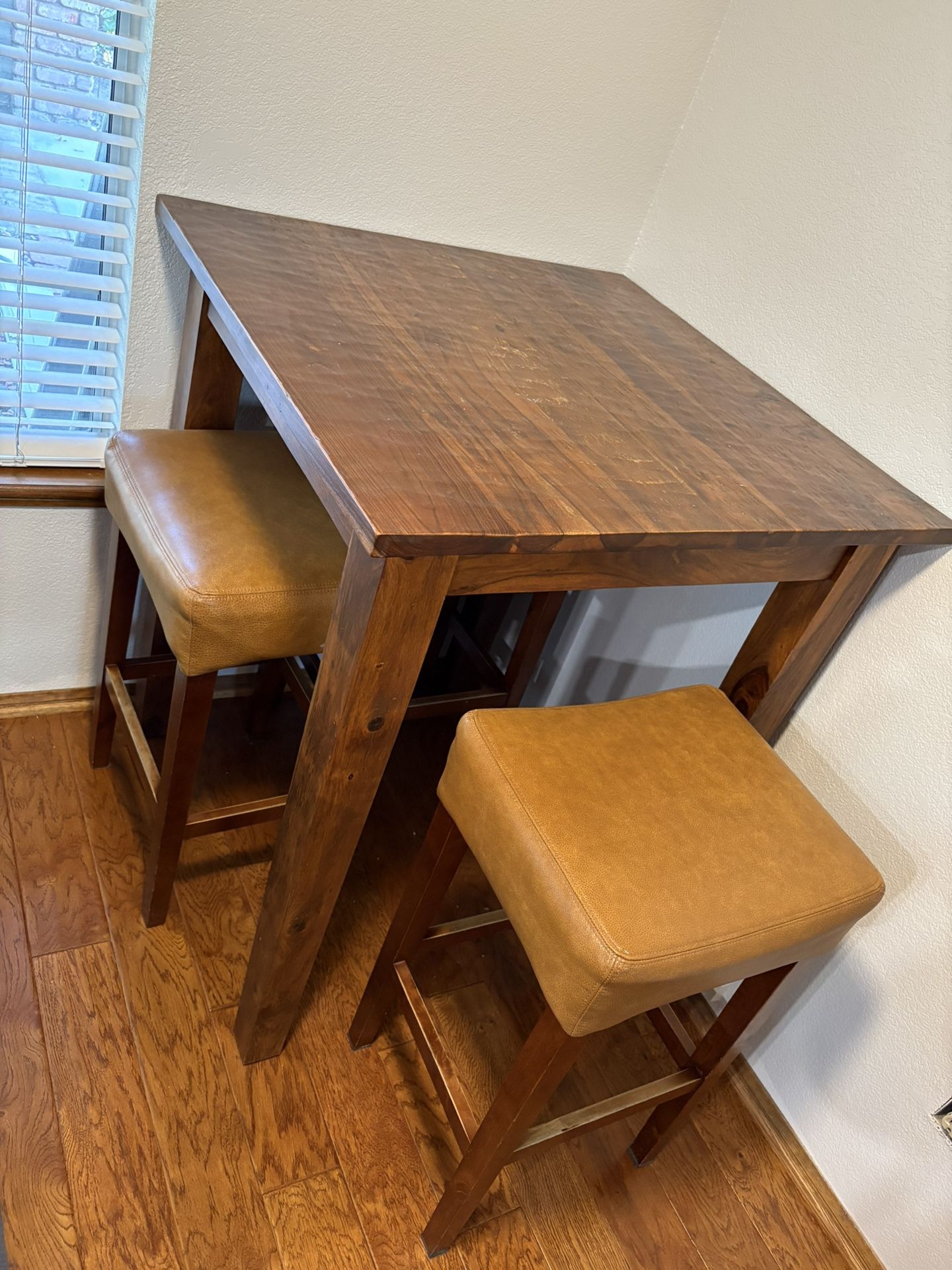 Dinette Table & Stools