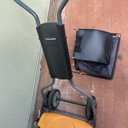 Fiskars Push Lawn Mower