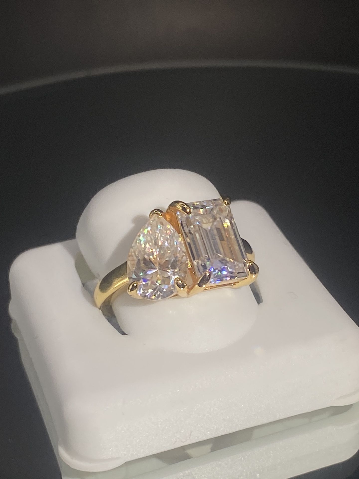 Size 6 Womens 18K Yellow Gold Engagement Ring with Dual Stones Pear and Rectangle Cut