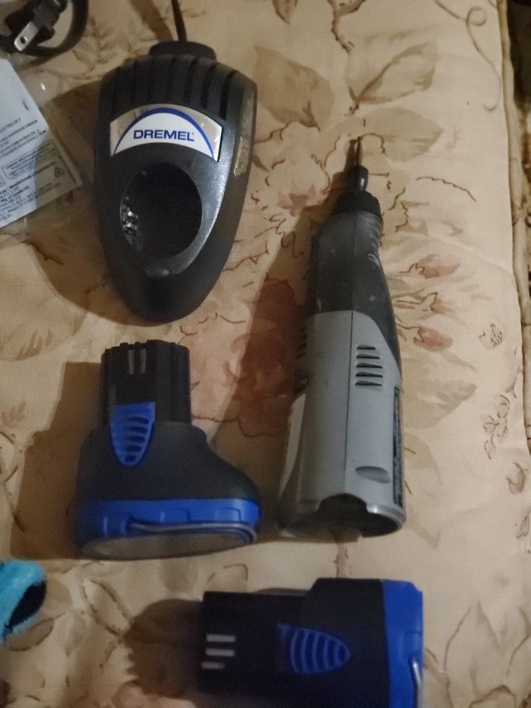 Dremel, 2 battery packs, charger,and bits .cordless