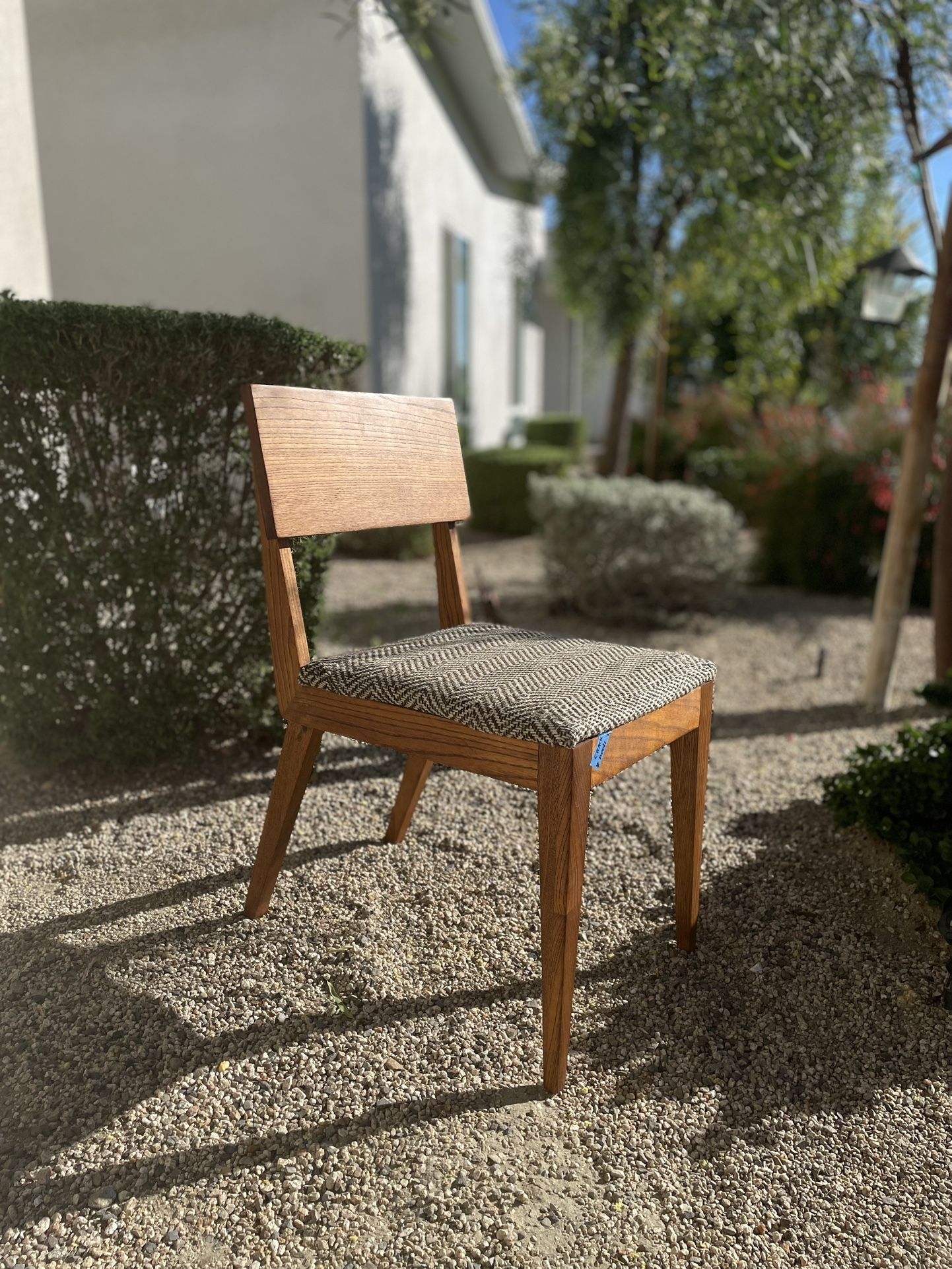 Scandinavian Mid-Century Wooden Chair – Clean Lines, Solid Wood