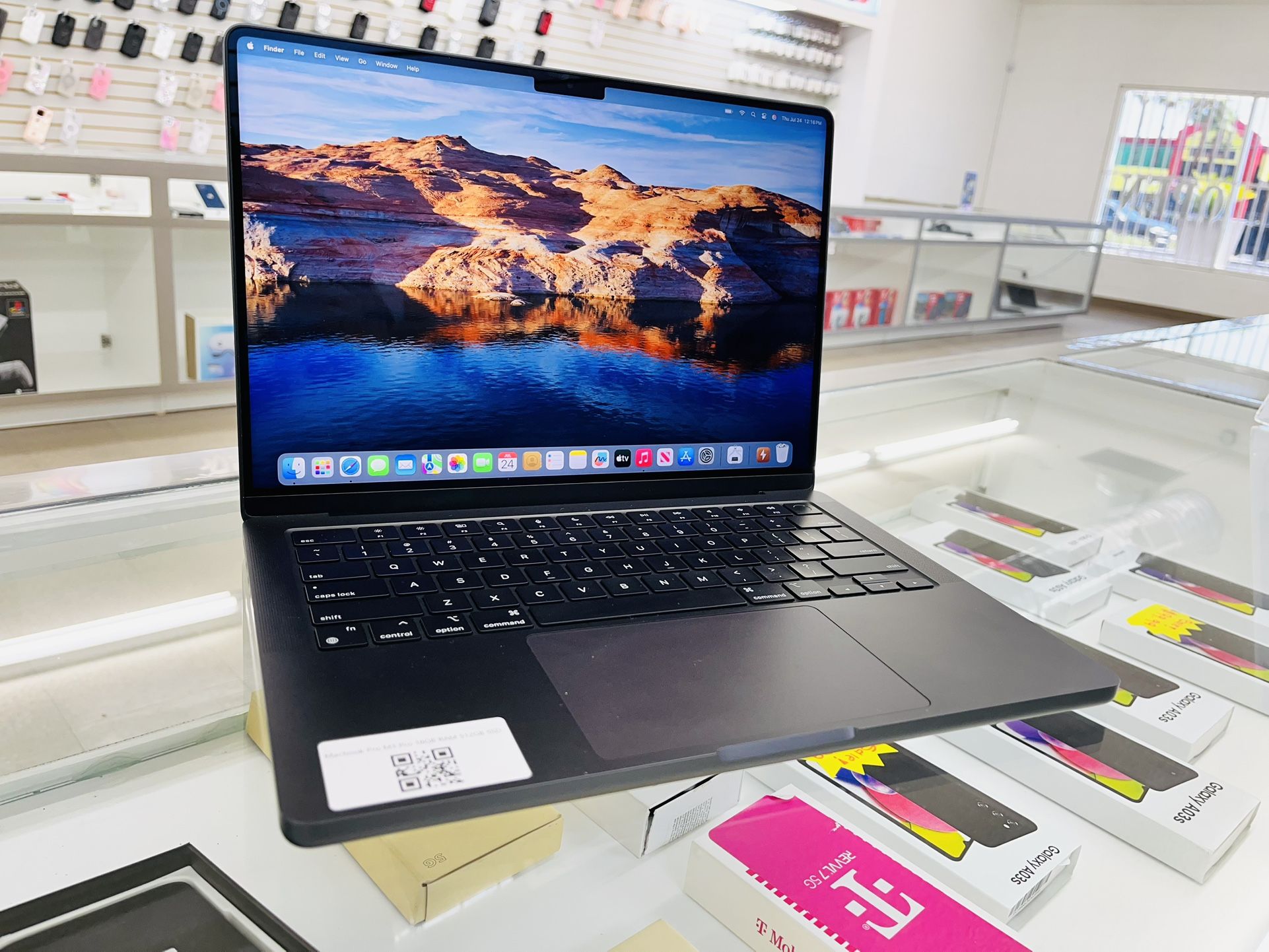 MacBook Pro M3 Pro 18GB Ram 512GB SSD Computers & Accessories