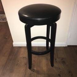 (1) Leather Turnable Bar Stool