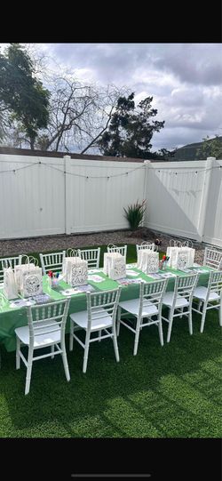Kids table & chairs
