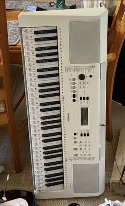 Yamaha EZ300 Keyboard/Piano/Lights Up For Beginners