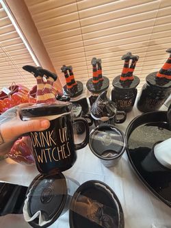HALLOWEEN DECOR & GLASSWARE