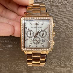 New Micheal Kors Rose Gold Watch With Bezel