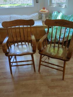 2 Salon solid wood chairs
