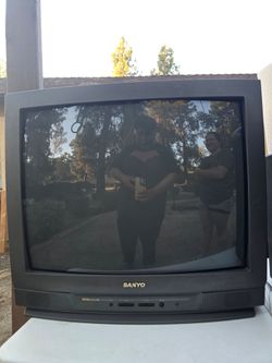 27" Sanyo CRT TV – Great for Retro Gaming – DELIVERY AVAILABLE