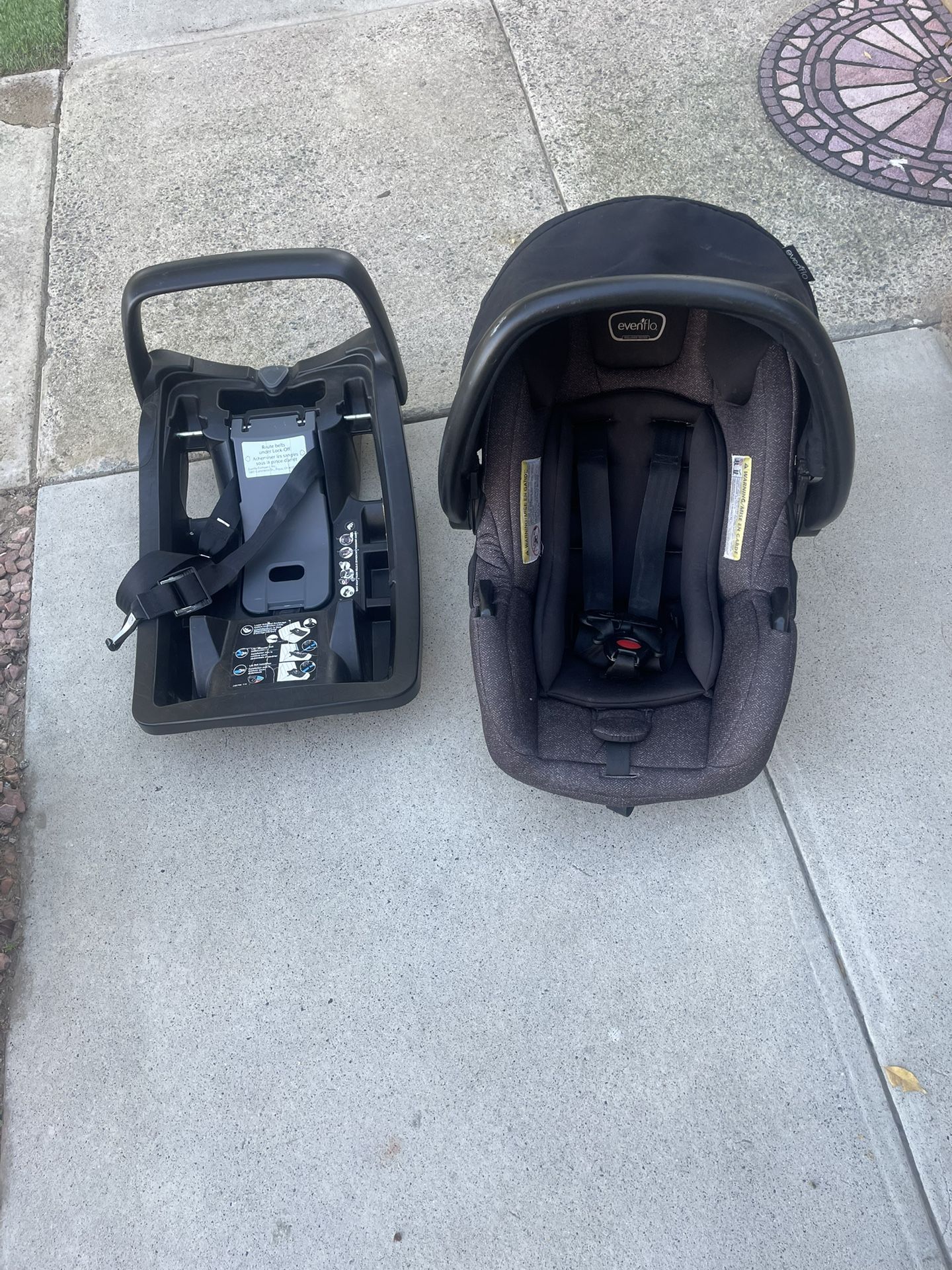 EvenFlo Pivot Car seat and Base in Causal Gray