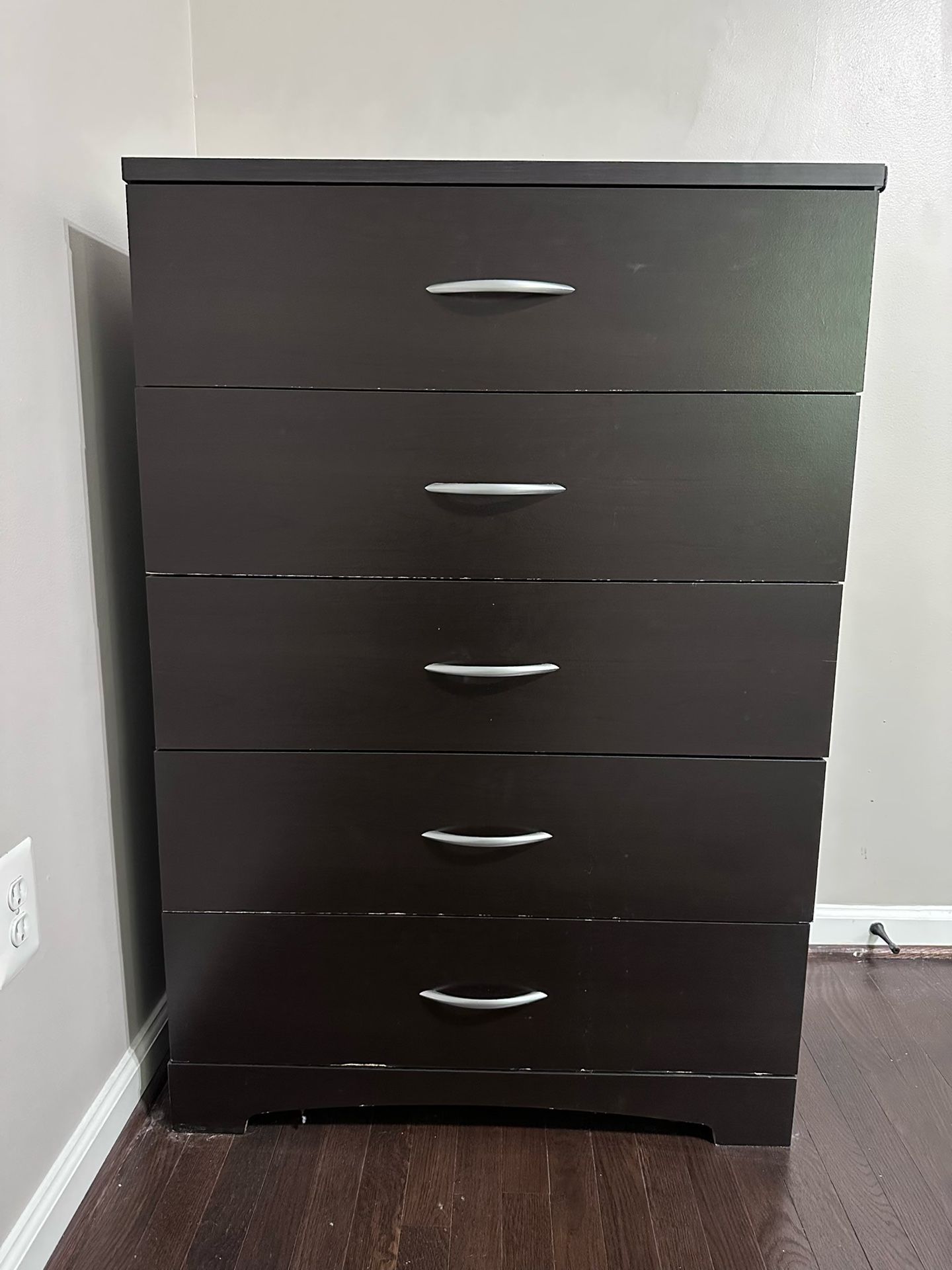 FREE Dresser 5 Drawers