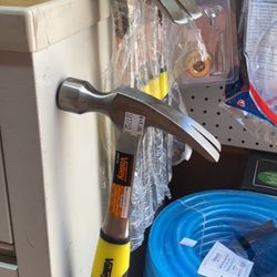 Hammer with 🧲 magnet