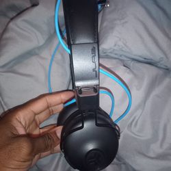 JBL Bluetooth Studio Headphones 30$