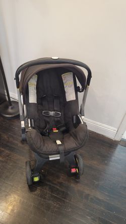 Doona Stroller + Base +Extra Carseat Cover + Infant Insert