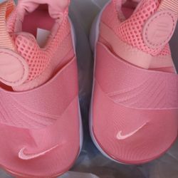 NEW Nike Size 4c