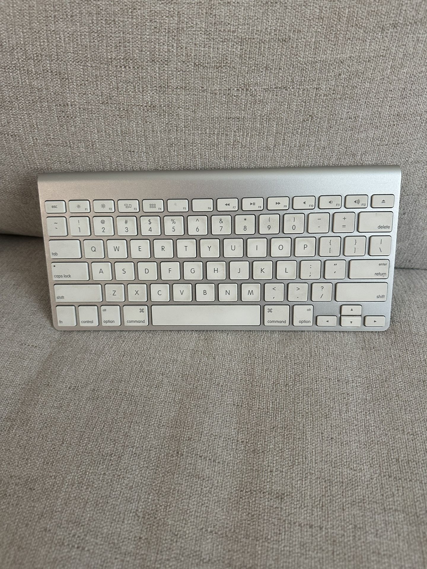 Apple Keyboard. Works Great. $5 And Flat Phone Charger Disk