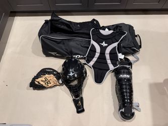 Youth Catcher's Gear Set, Mizuno Mitt, Helmet, Chest Protector, Leg Guards, Bag