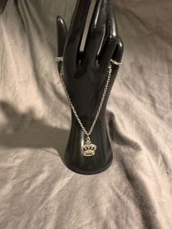 Chain & crown charm