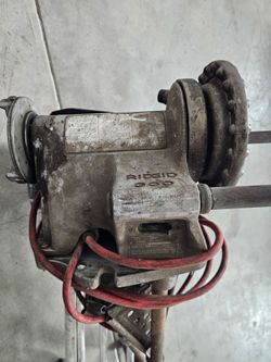 RIDGID 300 Pipe Threading Machine