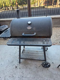 Charcoal BBQ Grill with Side Shelves
