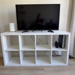 IKEA KALLAX 8-Cube Shelf Unit / TV Stand – White