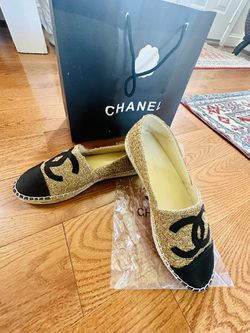 CHANEL CC Logo Espadrilles Slip on Shoes size 40 Ivory Black Canvas Flat  for Sale in Gaithersburg, MD - OfferUp