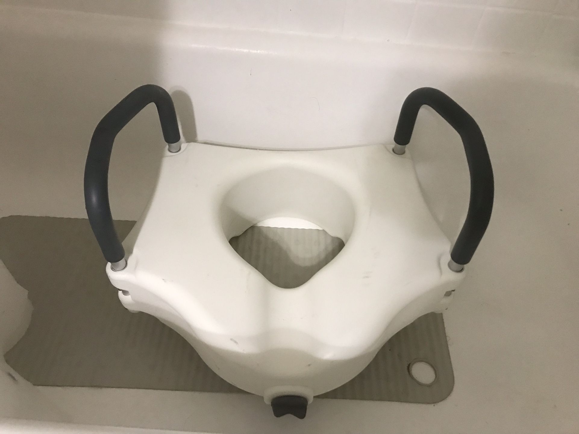 Raised Toilet Seat. 