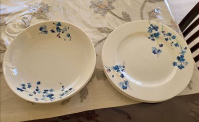 Mikasa Audrey Bone China Blue Floral Dinnerware Set – 3 Salad Plates & 2 Bowls