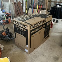 Farberware 10.4 cu ft Chest Freezer, White