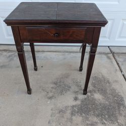 Vintage Antique  Singer Sewing Machine And Cabinet.Table