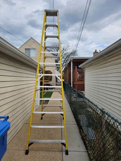 Werner 12ft Fiberglass Stepladder