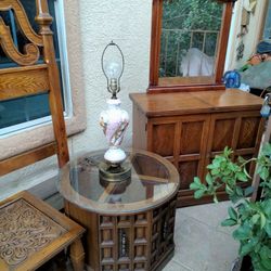 Antique Bedroom Set Includes Lamps