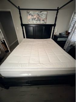 Cal king bed / cama