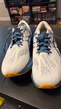 ASICS Novablast 3