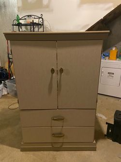 Dresser/cabinet