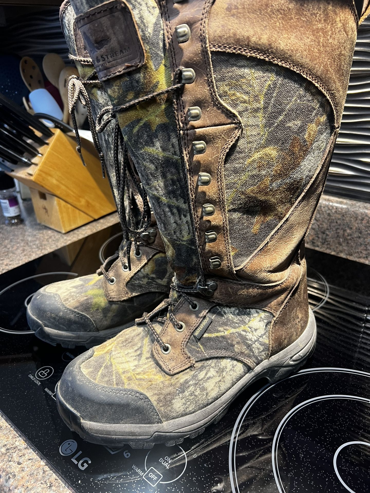 Snow, Field & Stream, Waterproof, Size 9.5, warm and dry, sweet, $49