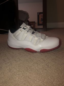 Jordan Cherry 11’s Size 9