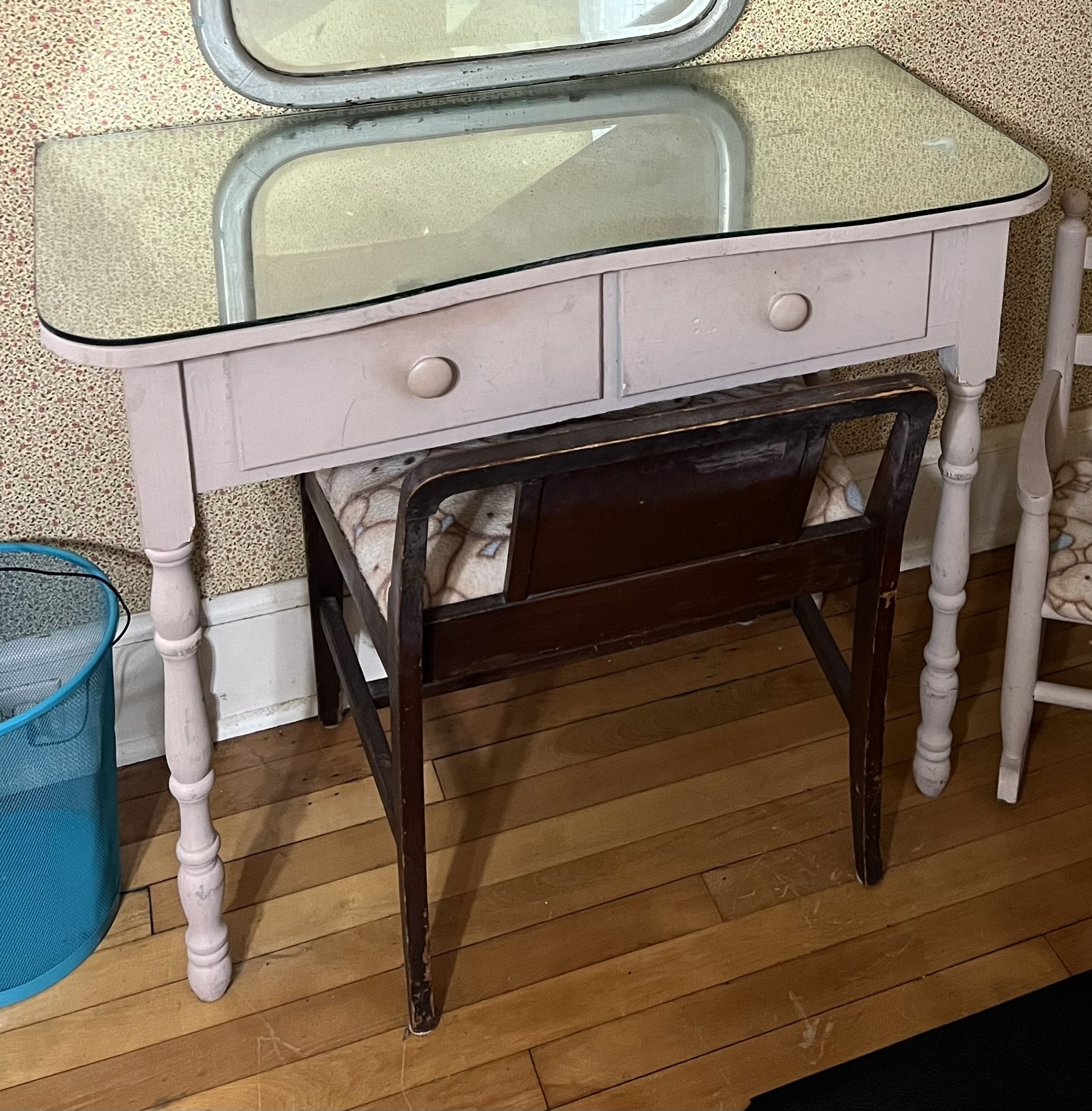 Antique 2-Drawer Mirrored Vanity Table