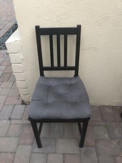 4 Great Chairs With Cushions!!