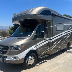 2022 Winnebago Navion 24d