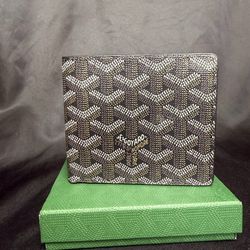 Slim Designer Style Wallet – Lightweight & Clean