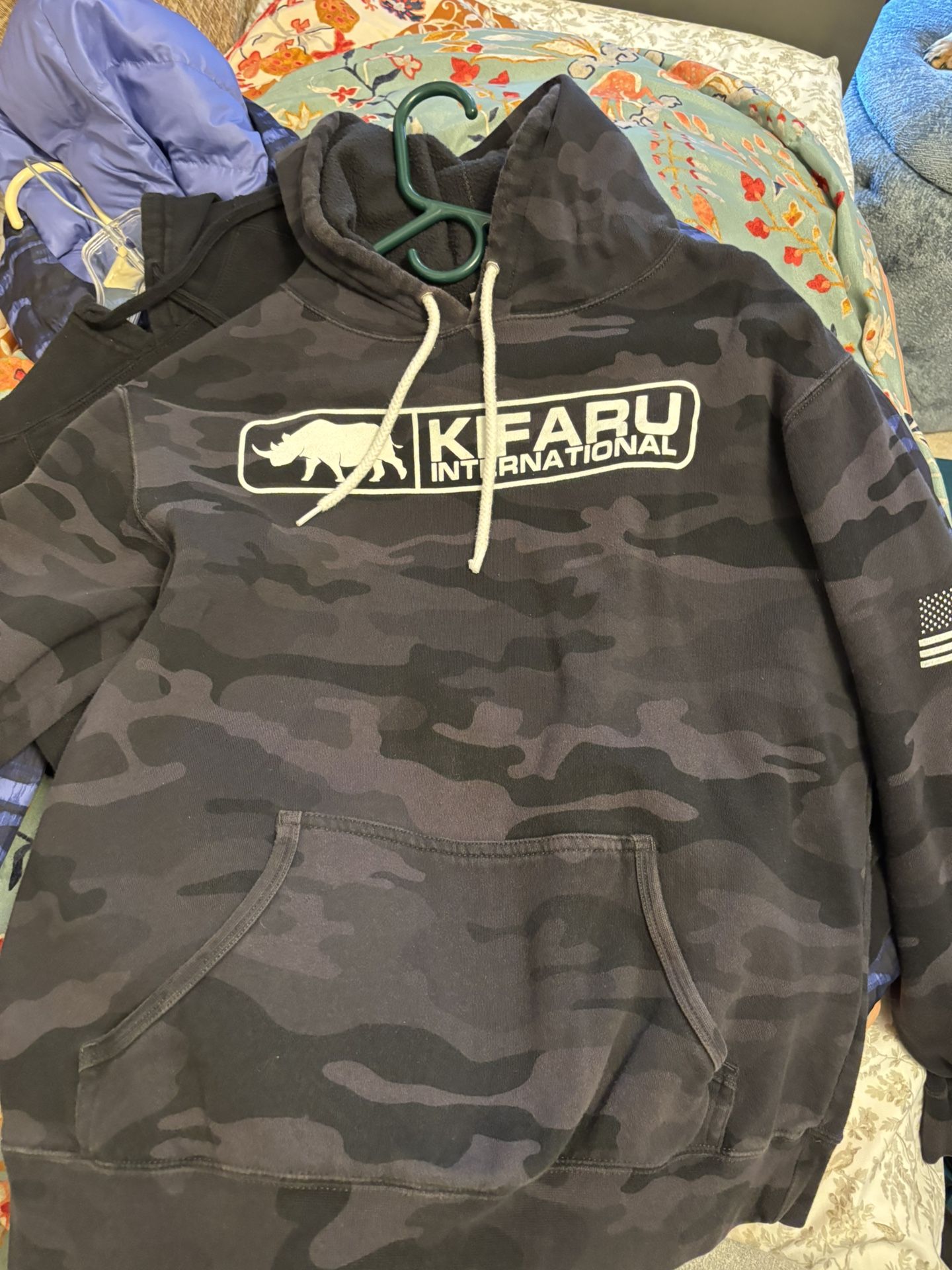 Black And White Sweater Kifaru