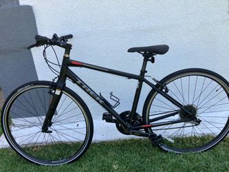 Trek. Fx3. Hybrid bike. 17.5 inch frame. 27 speed