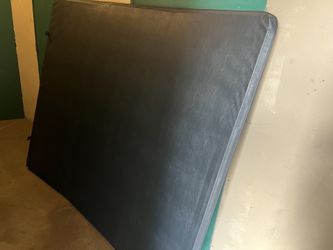 Toyota Tacoma OEM bed Cover