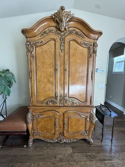 Armoire - Burlwood